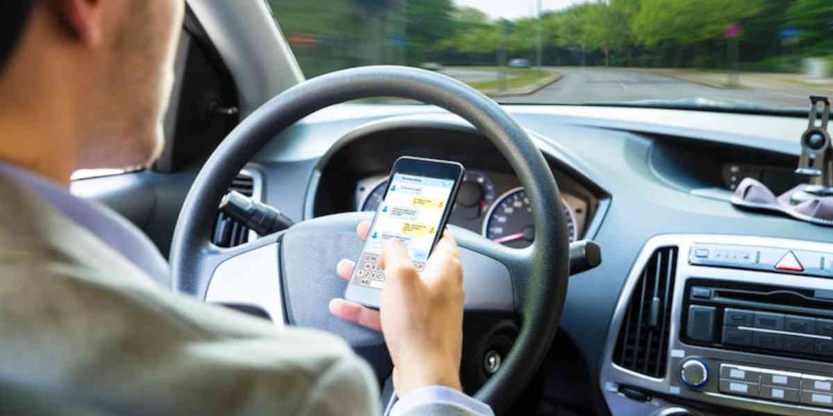 Le permis suspendu pour tout conducteur avec cet objet dans sa voiture.