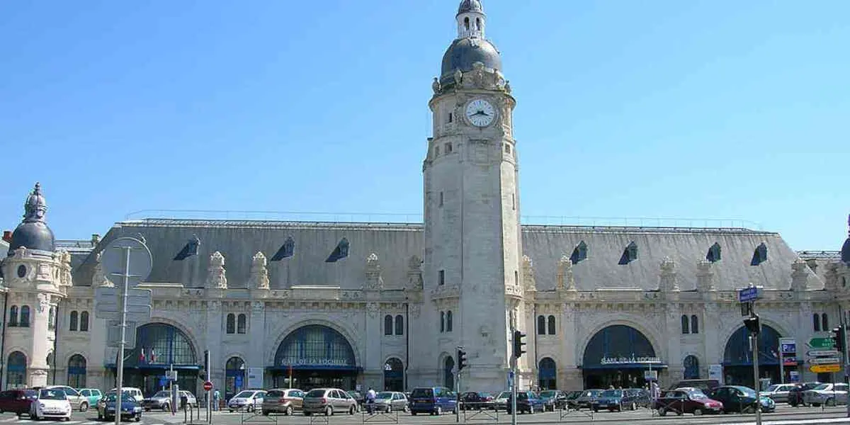Un incendie a éclaté mardi soir à la gare SNCF de La Rochelle